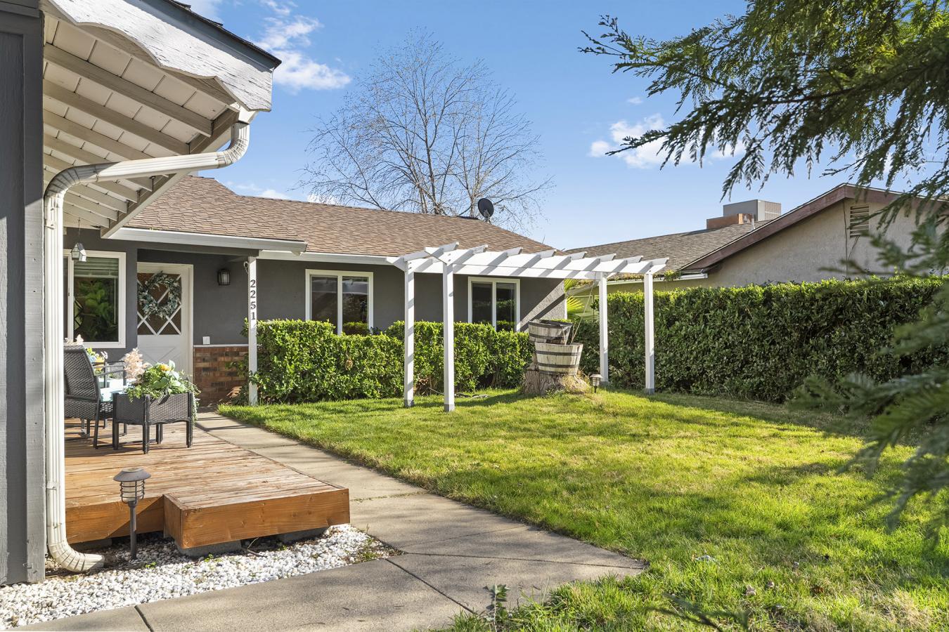 Modern Comfort Meets Unbeatable Convenience! Welcome to this beautiful – image 4