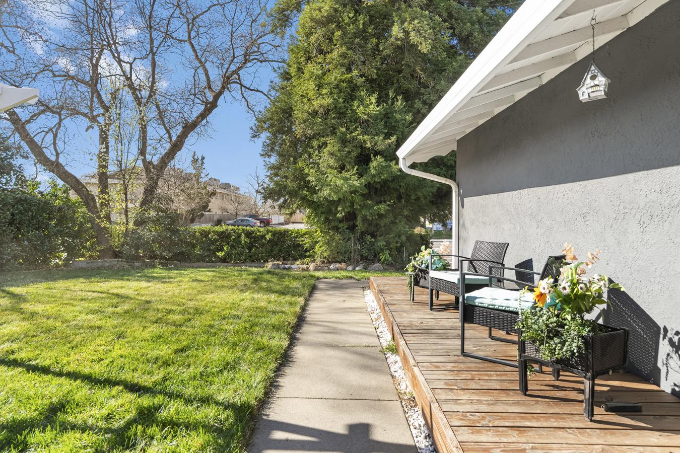 Modern Comfort Meets Unbeatable Convenience! Welcome to this beautiful – image 6