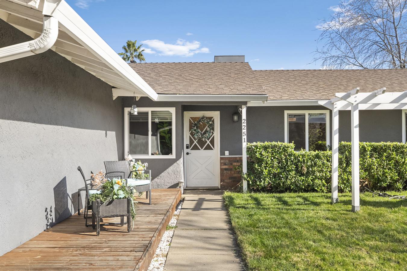 Modern Comfort Meets Unbeatable Convenience! Welcome to this beautiful – image 8