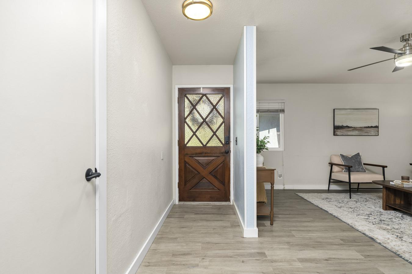 Modern Comfort Meets Unbeatable Convenience! Welcome to this beautiful – image 9