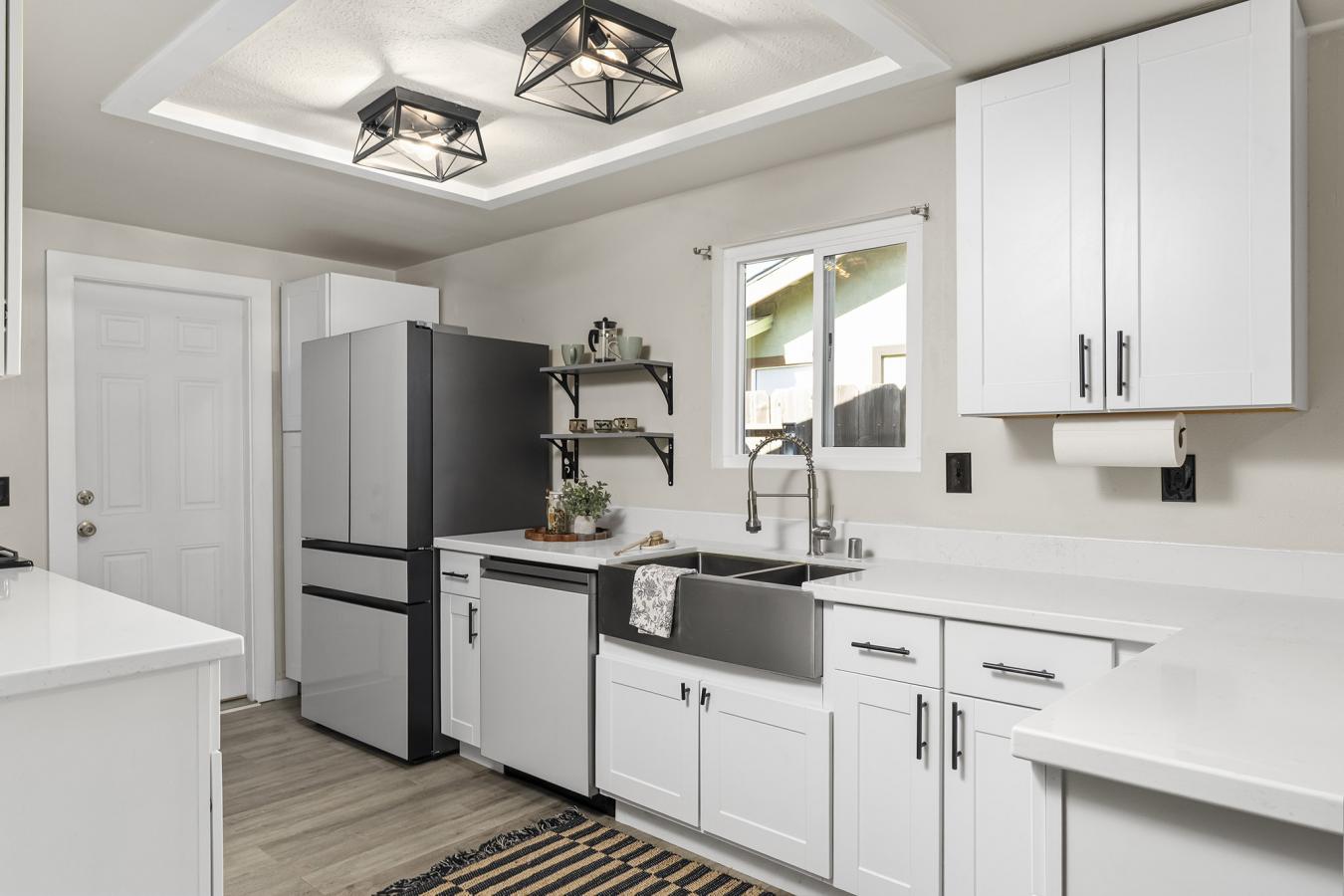 Modern Comfort Meets Unbeatable Convenience! Welcome to this beautiful – image 14