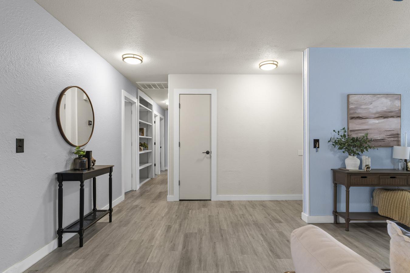 Modern Comfort Meets Unbeatable Convenience! Welcome to this beautiful – image 19