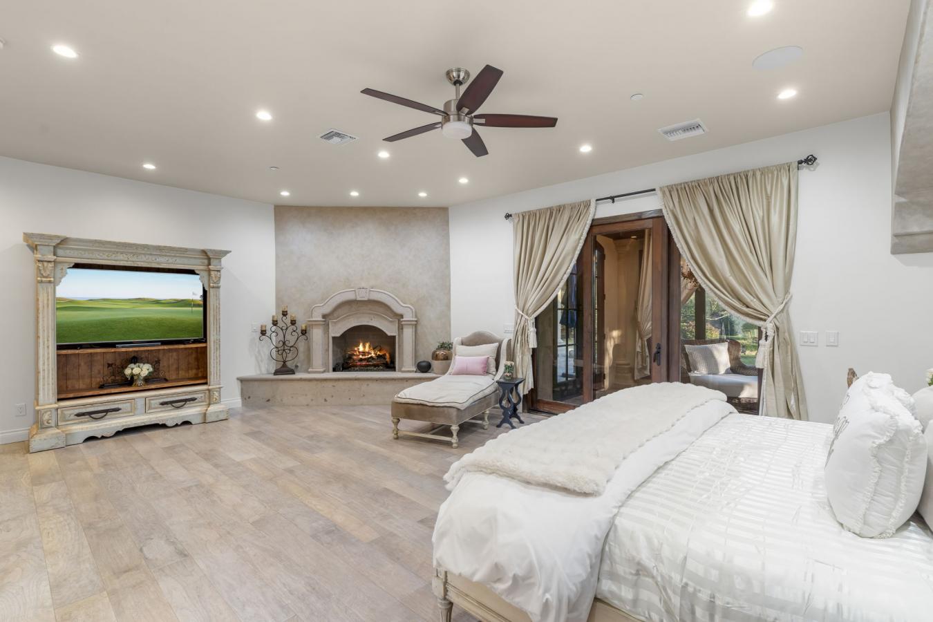 8449 E Dixileta Drive, Scottsdale, Maricopa, 85266, United States, 3 Bedrooms Bedrooms, ,5 BathroomsBathrooms,Residential,For Sale,8449 E Dixileta Drive,6981681