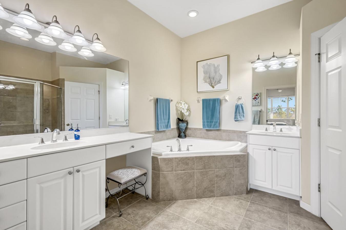 Welcome to this beautifully maintained second-floor carriage home, tuc – image 16