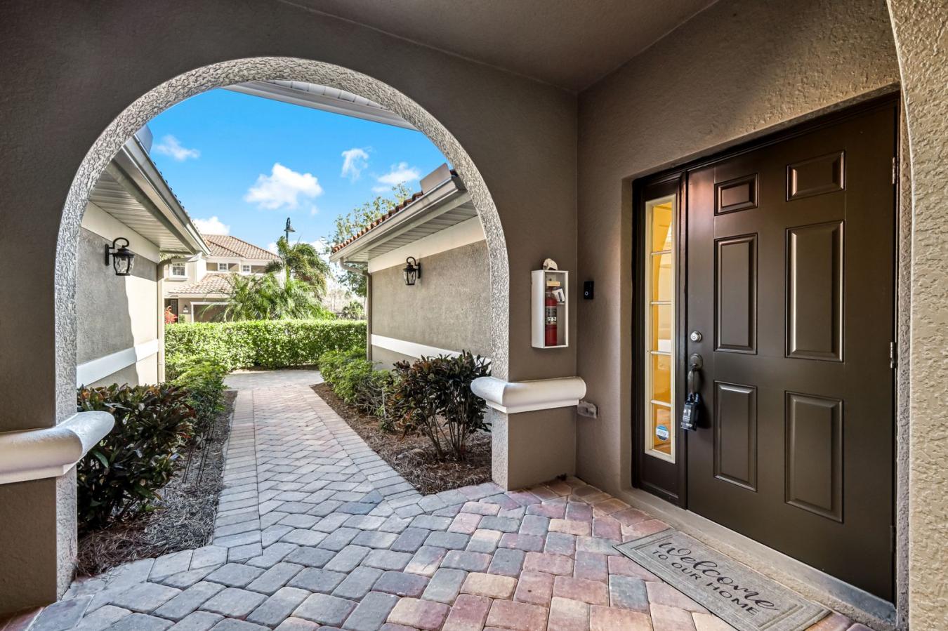 Welcome to this beautifully maintained second-floor carriage home, tuc – image 4
