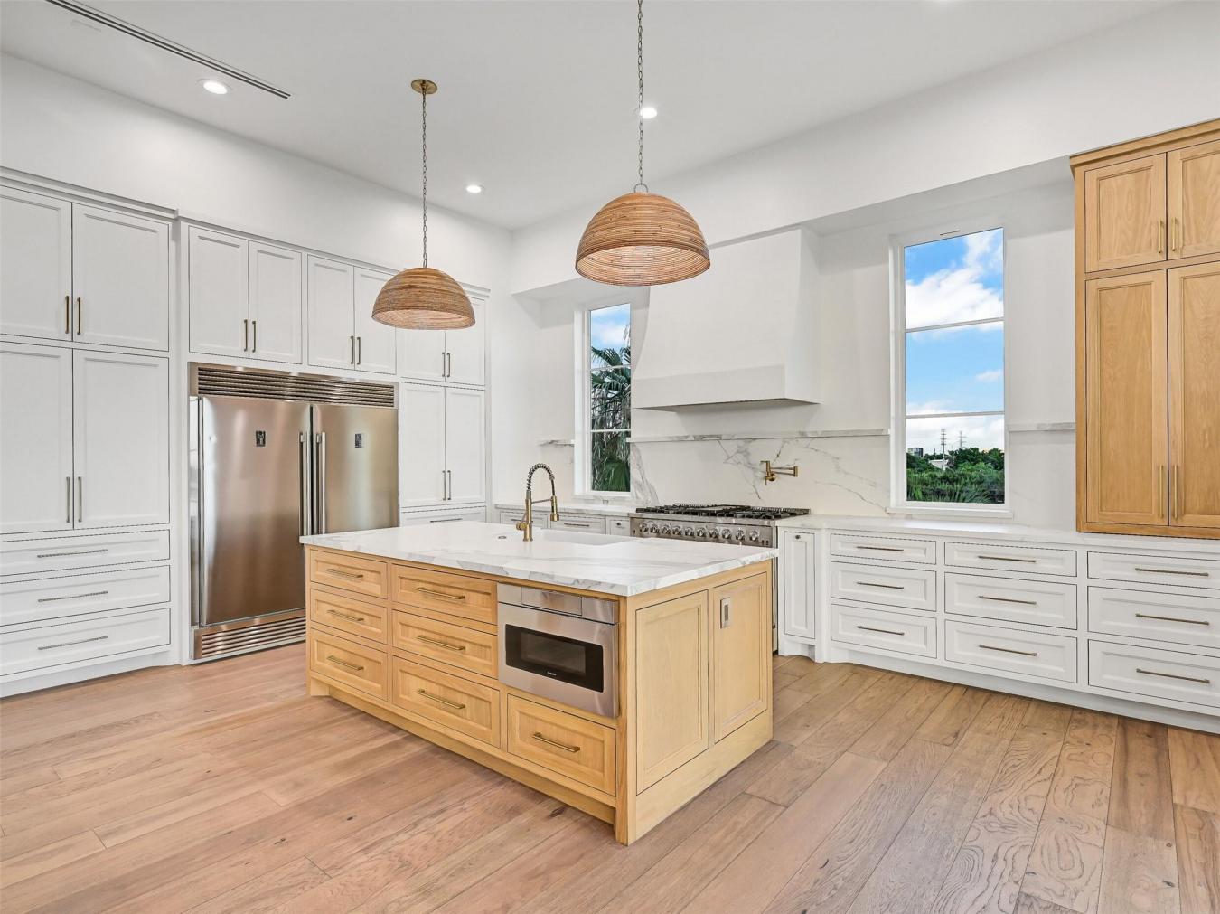 Galveston, Galveston, 77554, United States, 7 Bedrooms Bedrooms, ,5 BathroomsBathrooms,Residential,For Sale,2017031