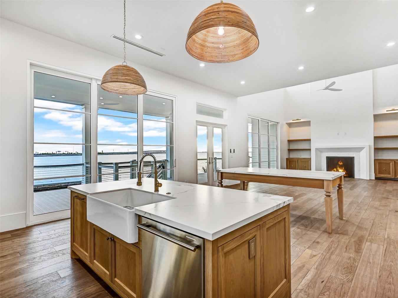 Galveston, Galveston, 77554, United States, 7 Bedrooms Bedrooms, ,5 BathroomsBathrooms,Residential,For Sale,2017031