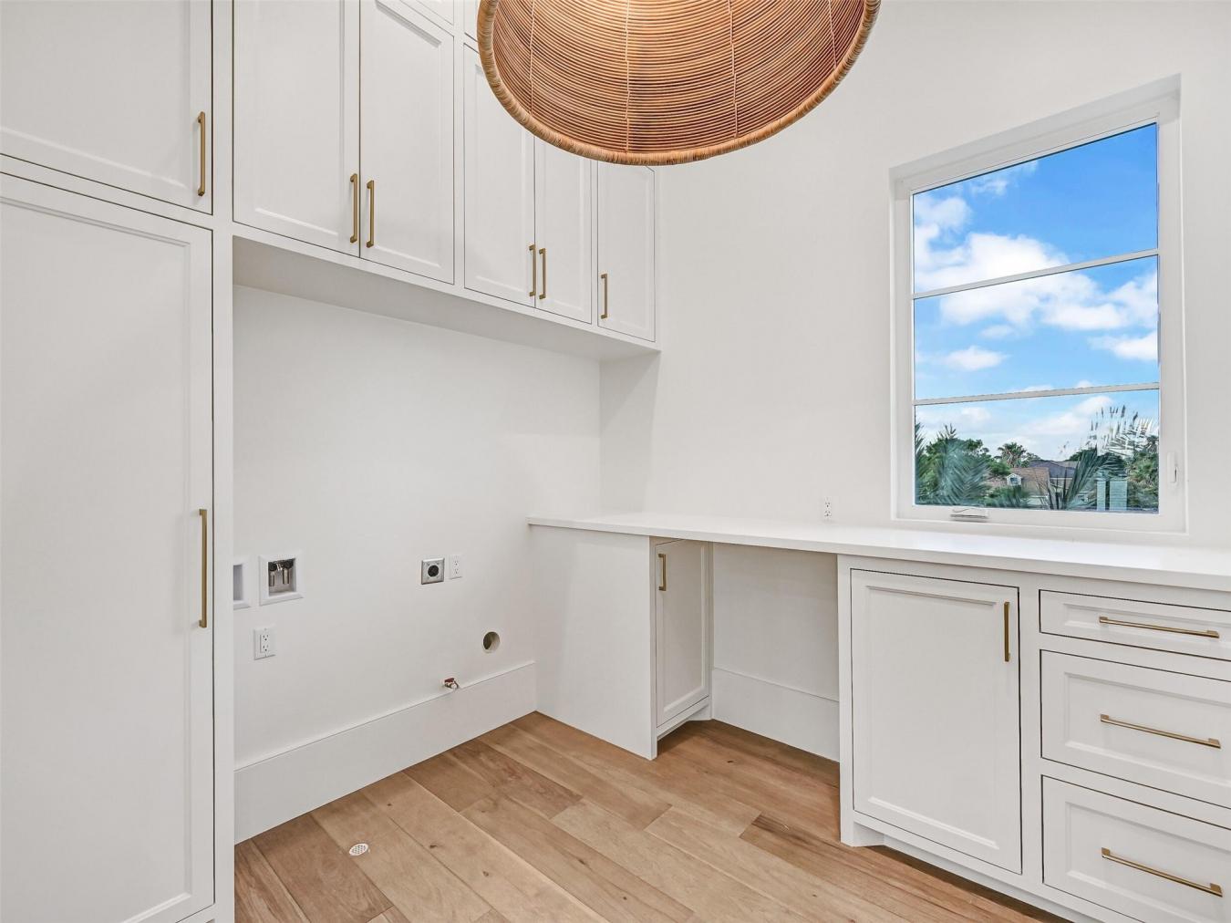 Galveston, Galveston, 77554, United States, 7 Bedrooms Bedrooms, ,5 BathroomsBathrooms,Residential,For Sale,2017031