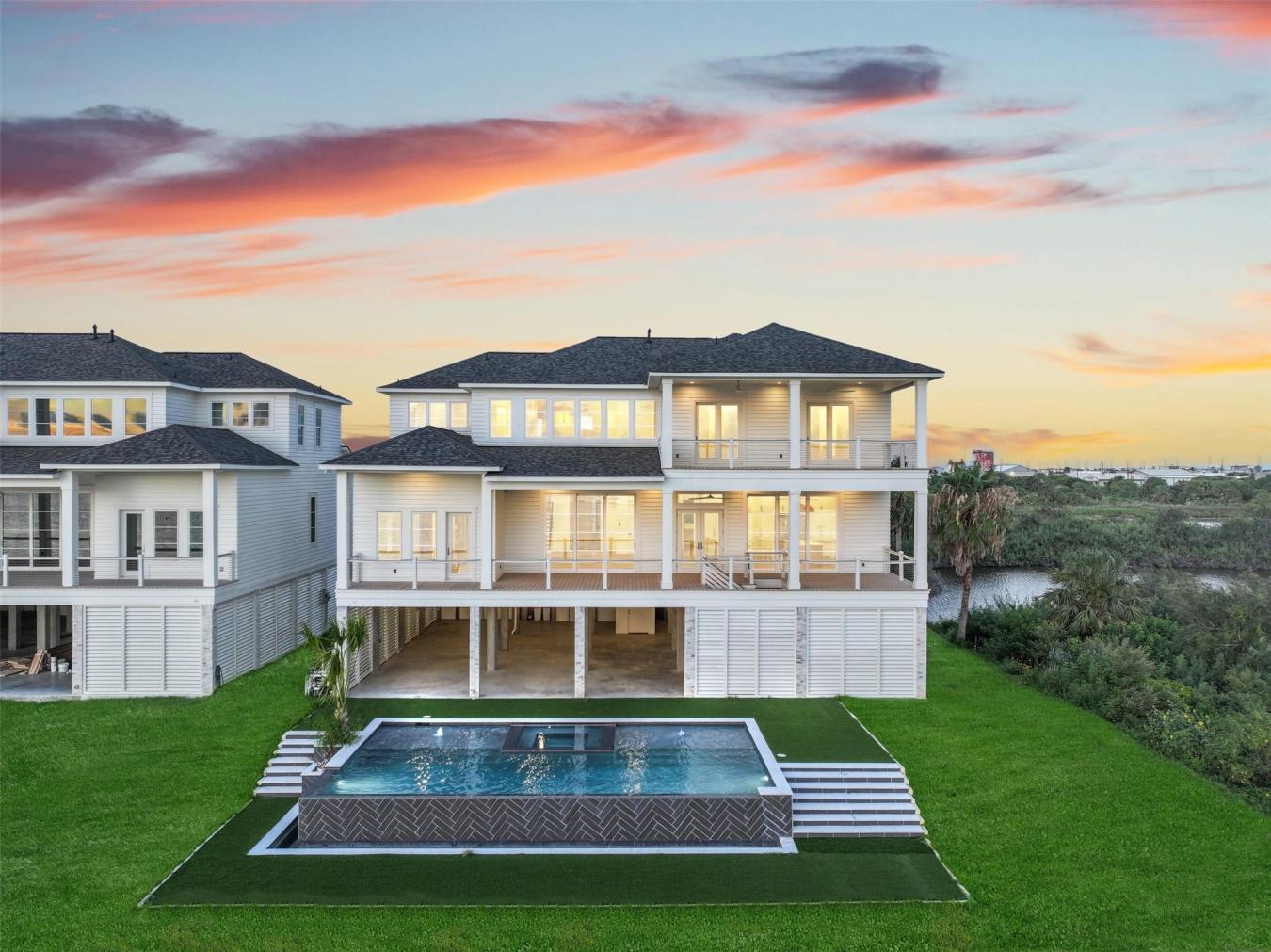 Galveston, Galveston, 77554, United States, 7 Bedrooms Bedrooms, ,5 BathroomsBathrooms,Residential,For Sale,2017031