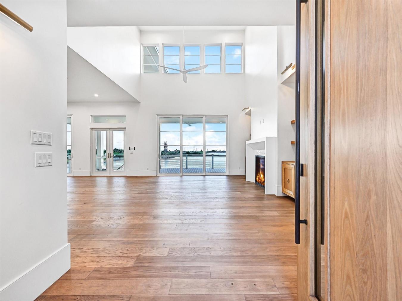 Galveston, Galveston, 77554, United States, 7 Bedrooms Bedrooms, ,5 BathroomsBathrooms,Residential,For Sale,2017031