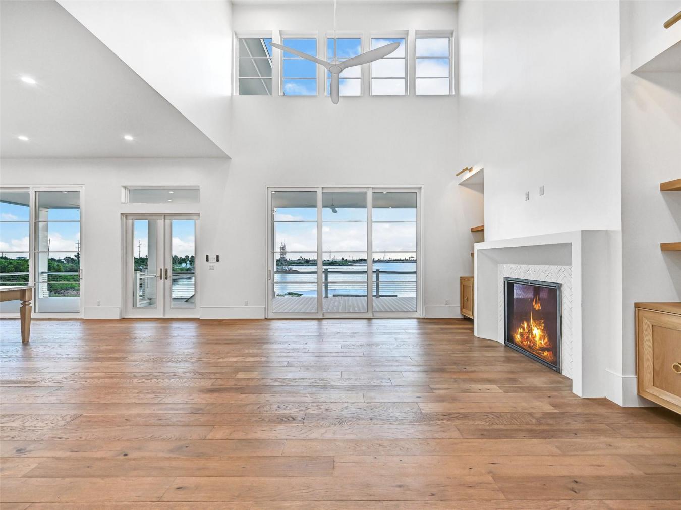 Galveston, Galveston, 77554, United States, 7 Bedrooms Bedrooms, ,5 BathroomsBathrooms,Residential,For Sale,2017031