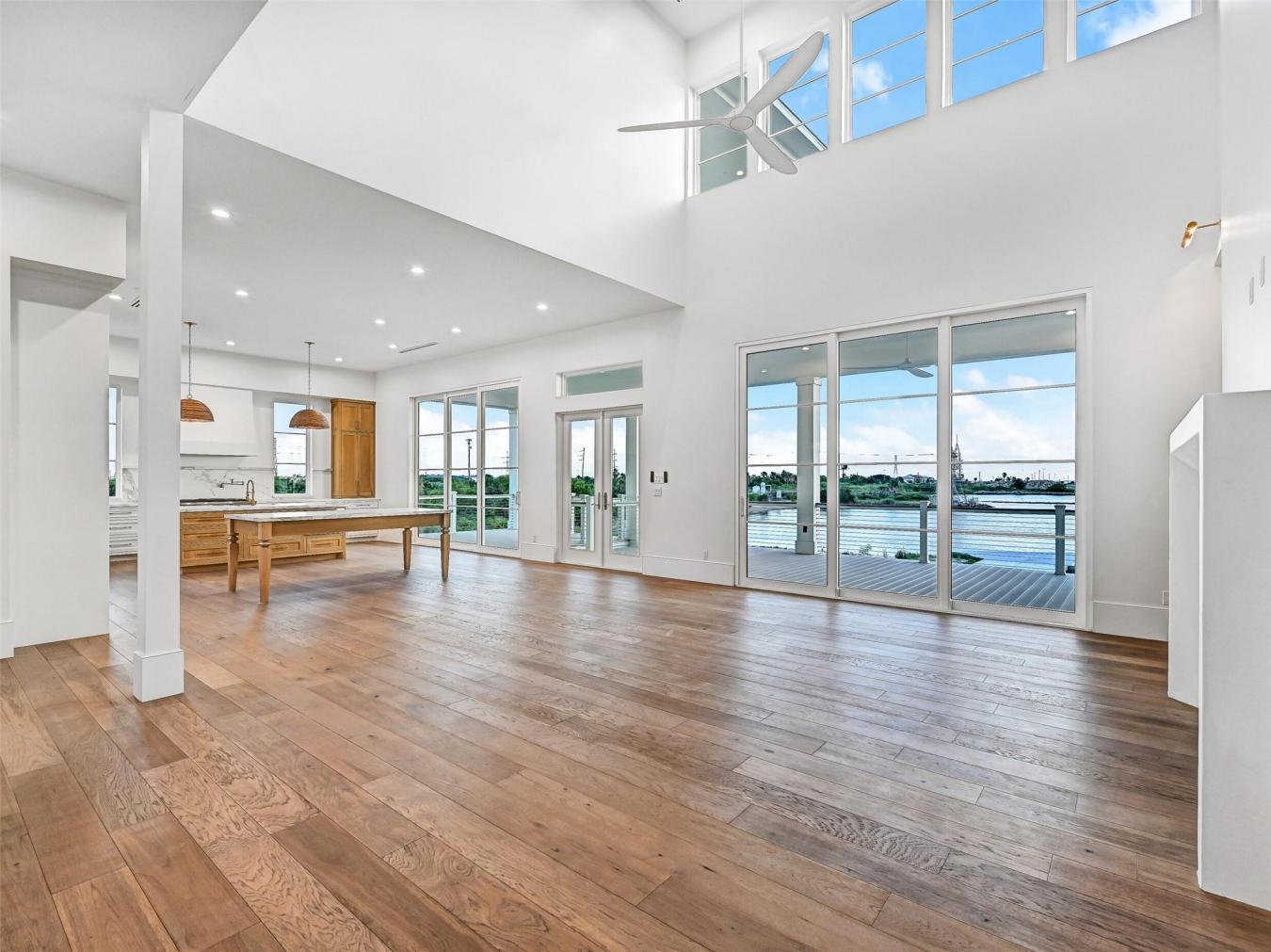 Galveston, Galveston, 77554, United States, 7 Bedrooms Bedrooms, ,5 BathroomsBathrooms,Residential,For Sale,2017031