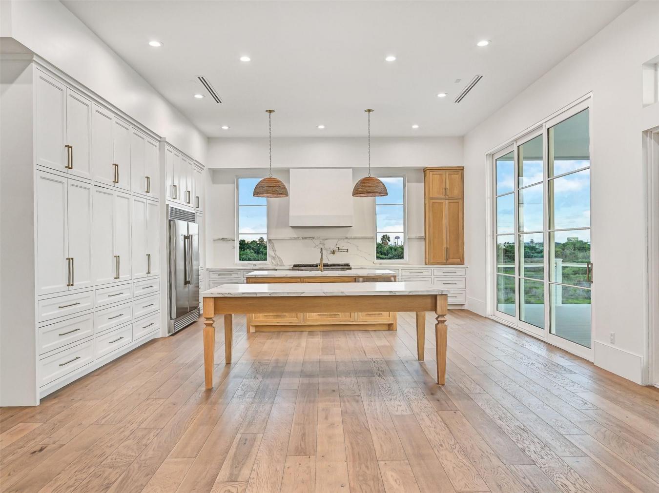 Galveston, Galveston, 77554, United States, 7 Bedrooms Bedrooms, ,5 BathroomsBathrooms,Residential,For Sale,2017031