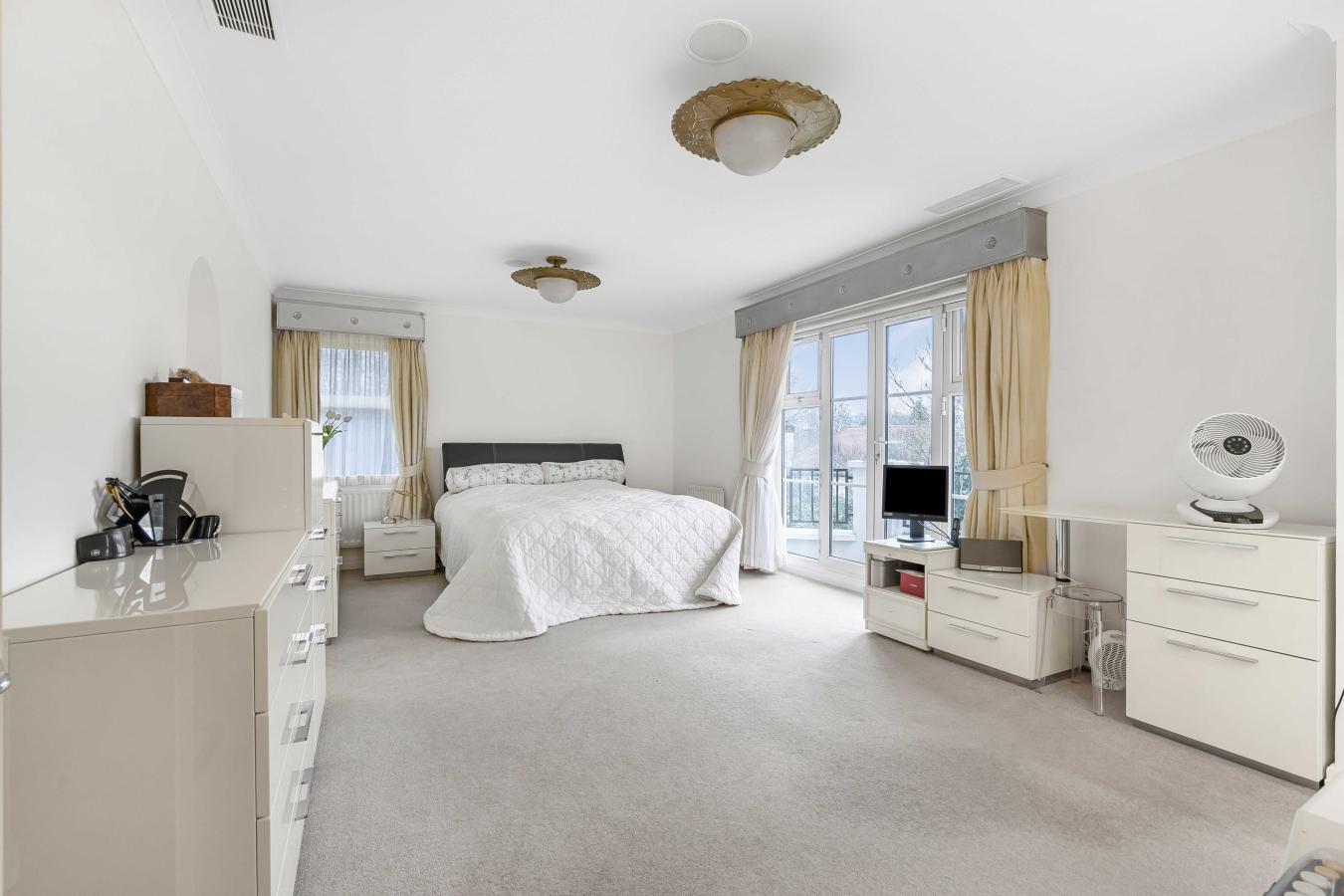 Oxted, Surrey, RH8 0ES, United Kingdom, 4 Bedrooms Bedrooms, ,4 BathroomsBathrooms,Residential,For Sale,2017808