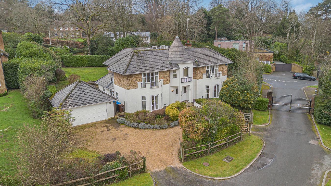Oxted, Surrey, RH8 0ES, United Kingdom, 4 Bedrooms Bedrooms, ,4 BathroomsBathrooms,Residential,For Sale,2017808