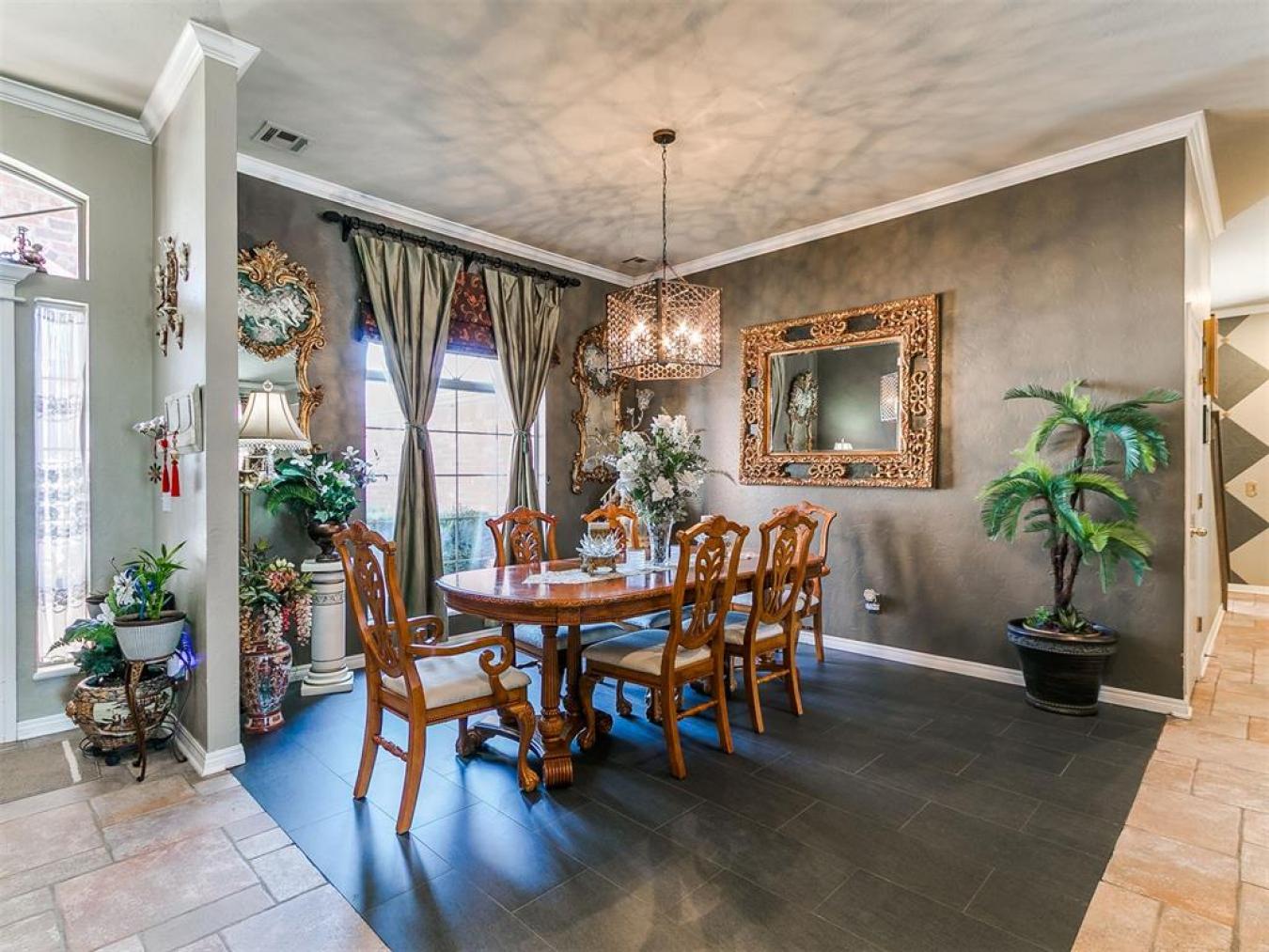 This Gorgeous Executive Home in Edmond has only had 2 owners since it – image 9