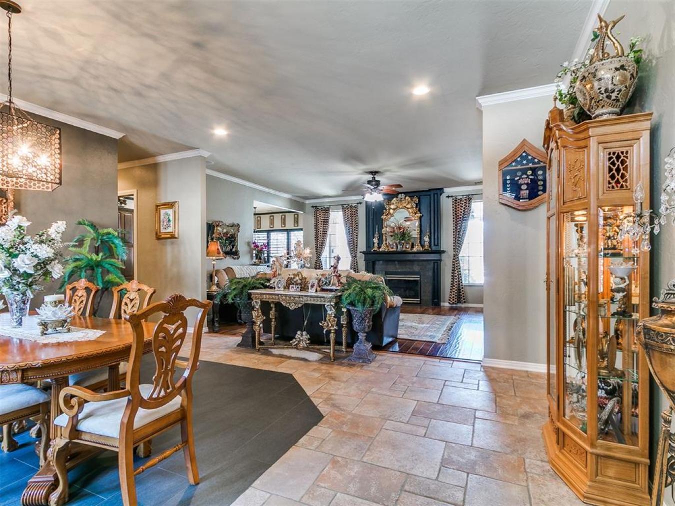 This Gorgeous Executive Home in Edmond has only had 2 owners since it – image 10