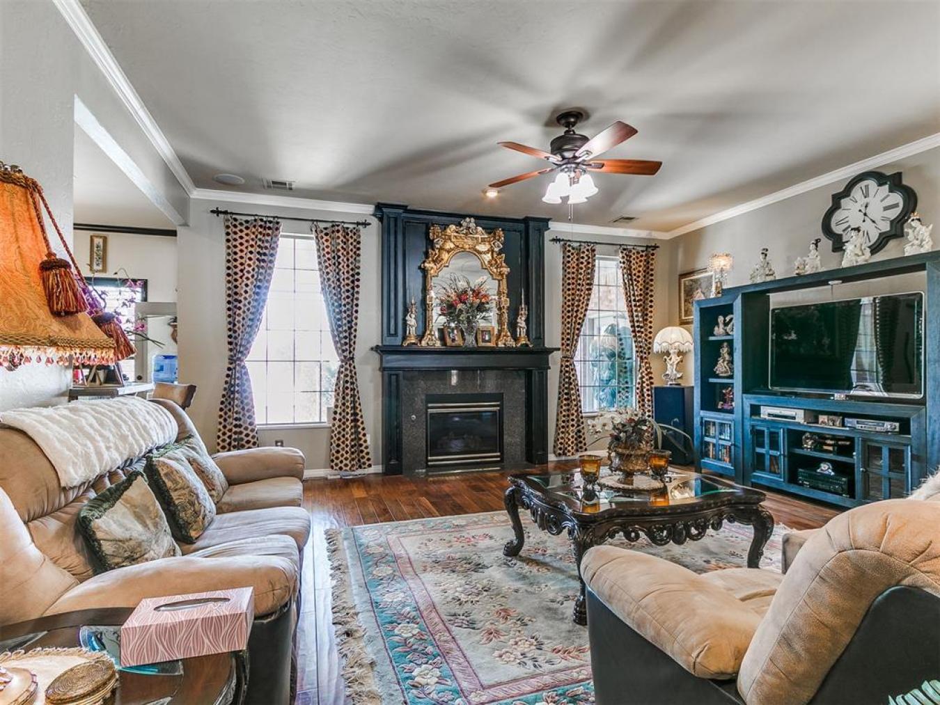 This Gorgeous Executive Home in Edmond has only had 2 owners since it – image 11