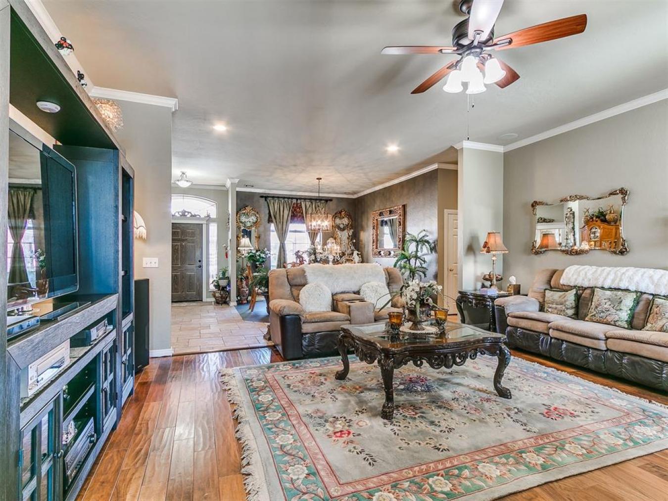 This Gorgeous Executive Home in Edmond has only had 2 owners since it – image 13