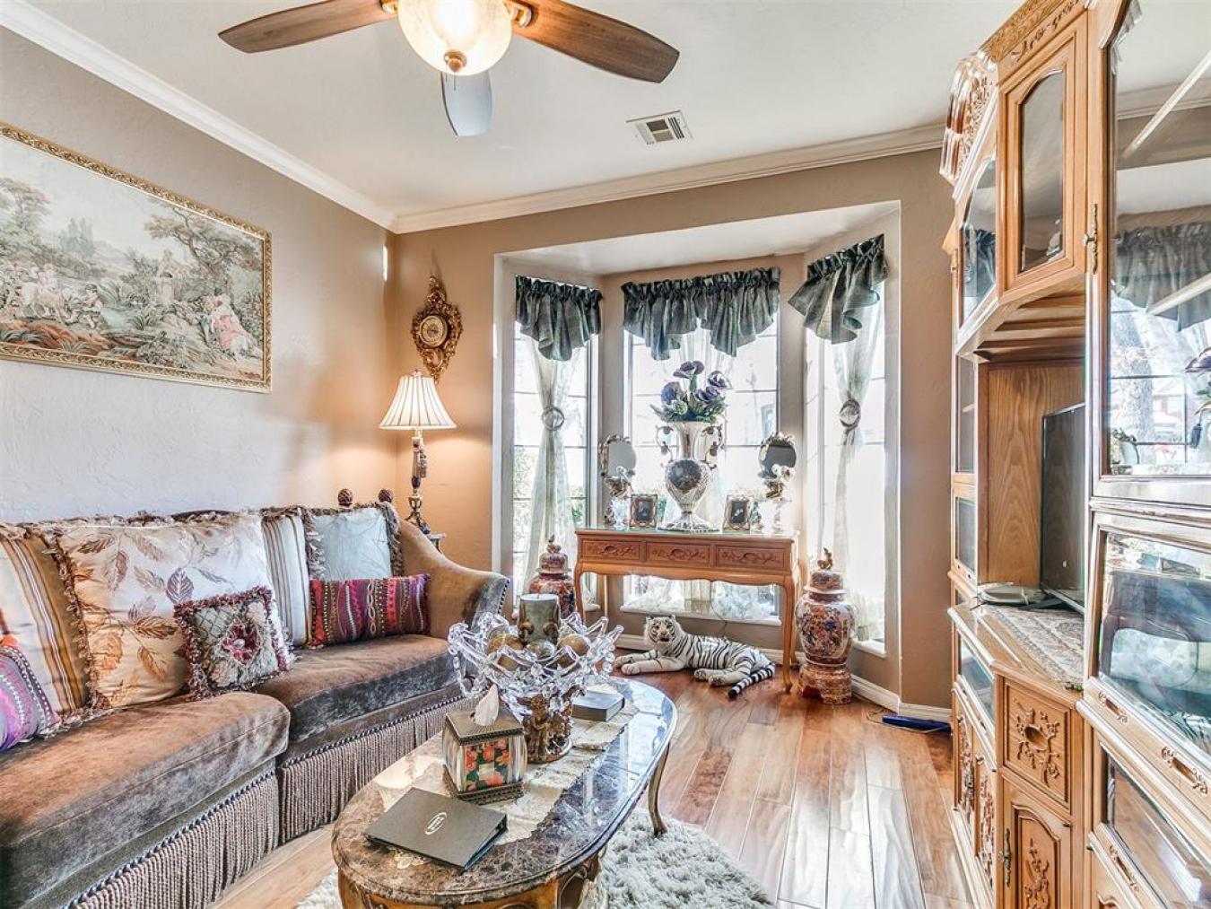 This Gorgeous Executive Home in Edmond has only had 2 owners since it – image 16