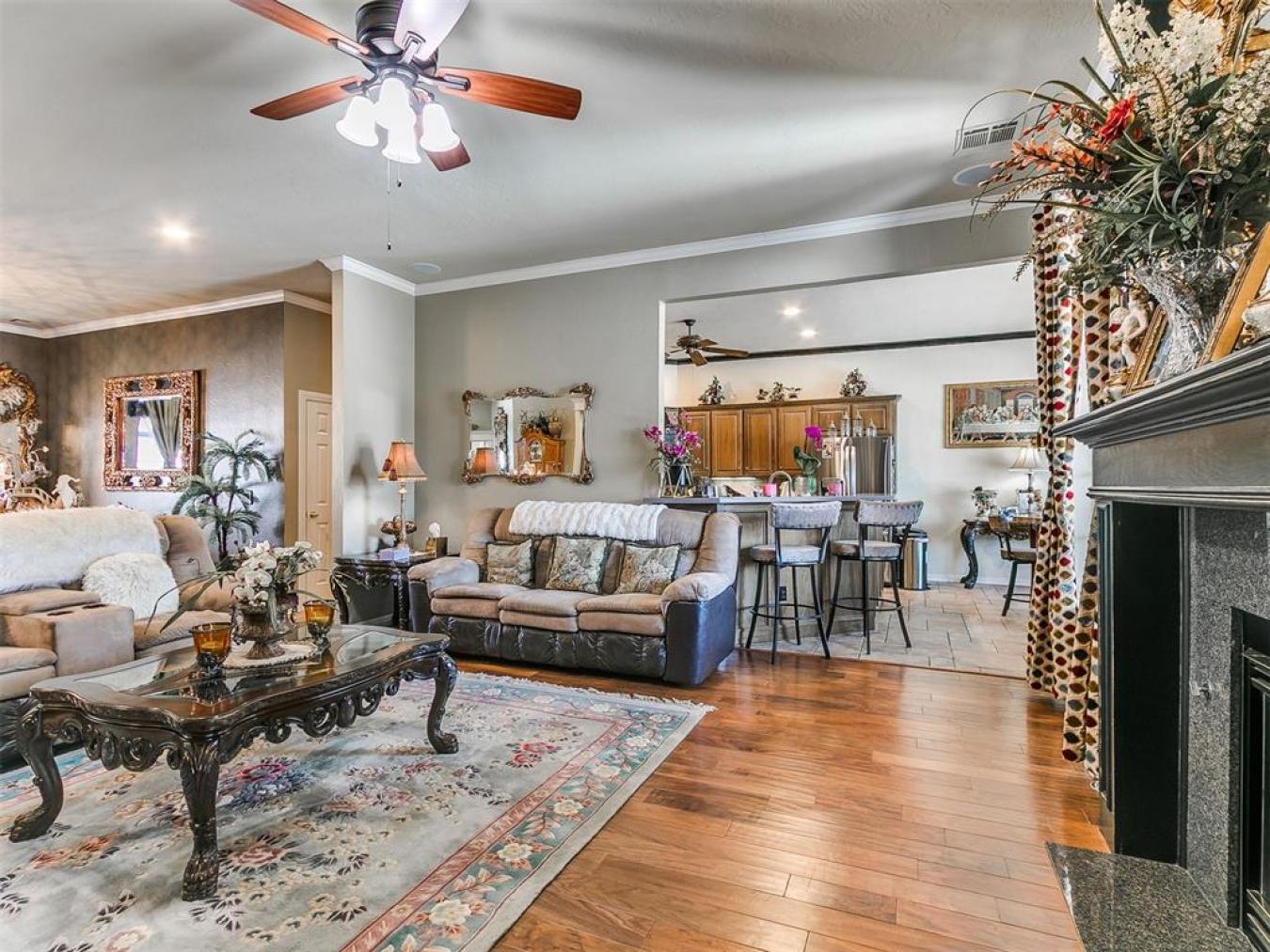 This Gorgeous Executive Home in Edmond has only had 2 owners since it – image 18
