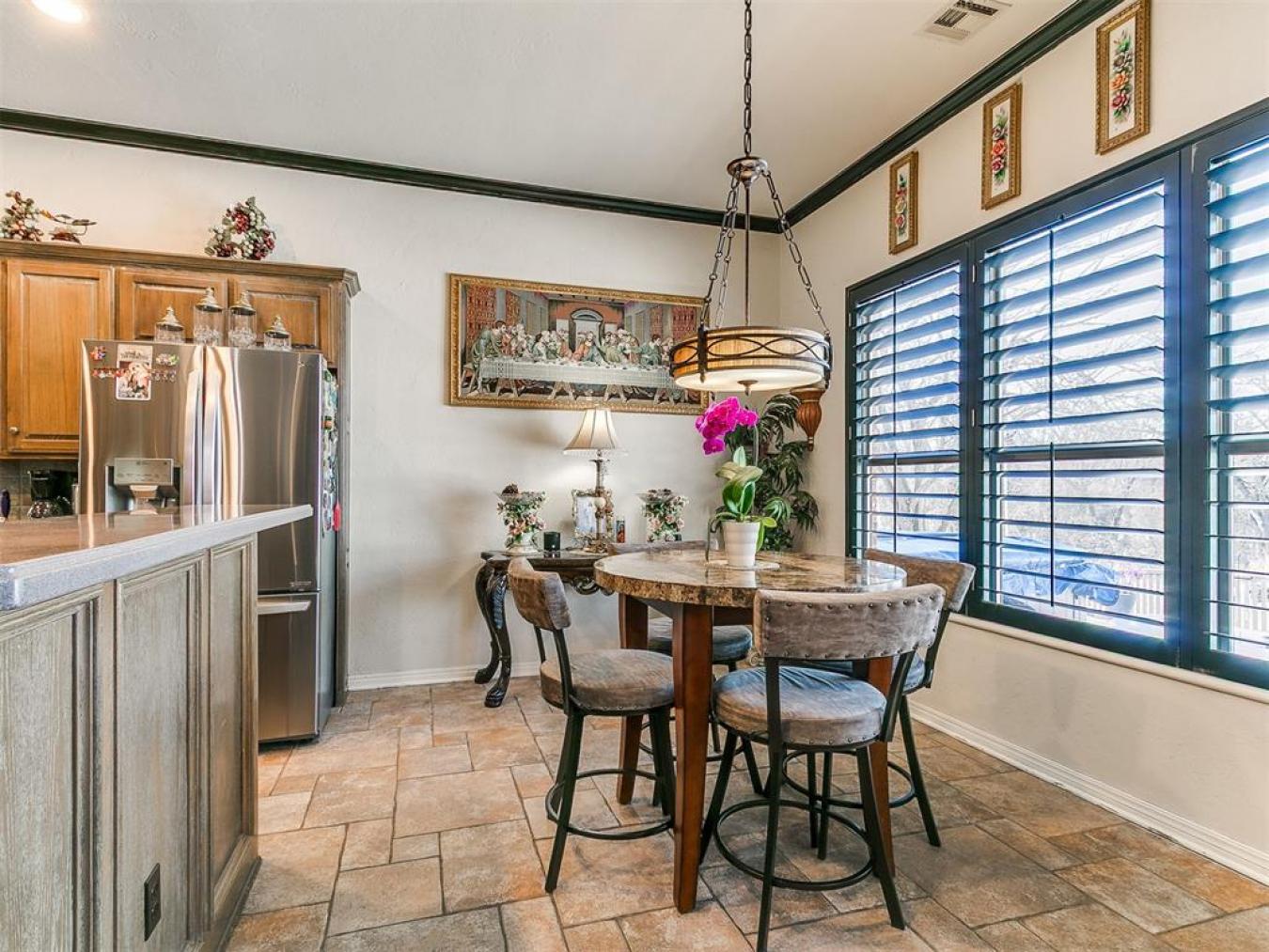 This Gorgeous Executive Home in Edmond has only had 2 owners since it – image 20