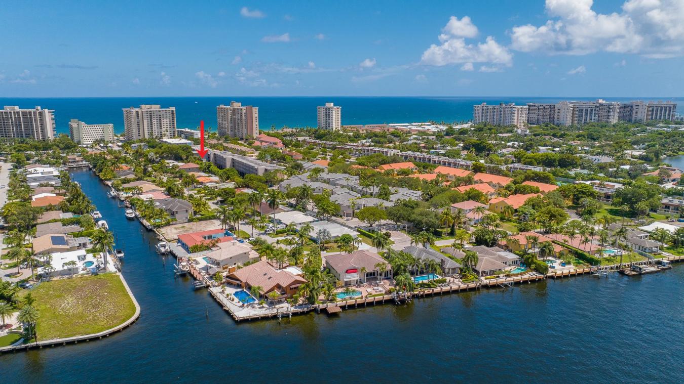 Beach Access from this Lauderdale By The Sea condo makes a great year – image 1