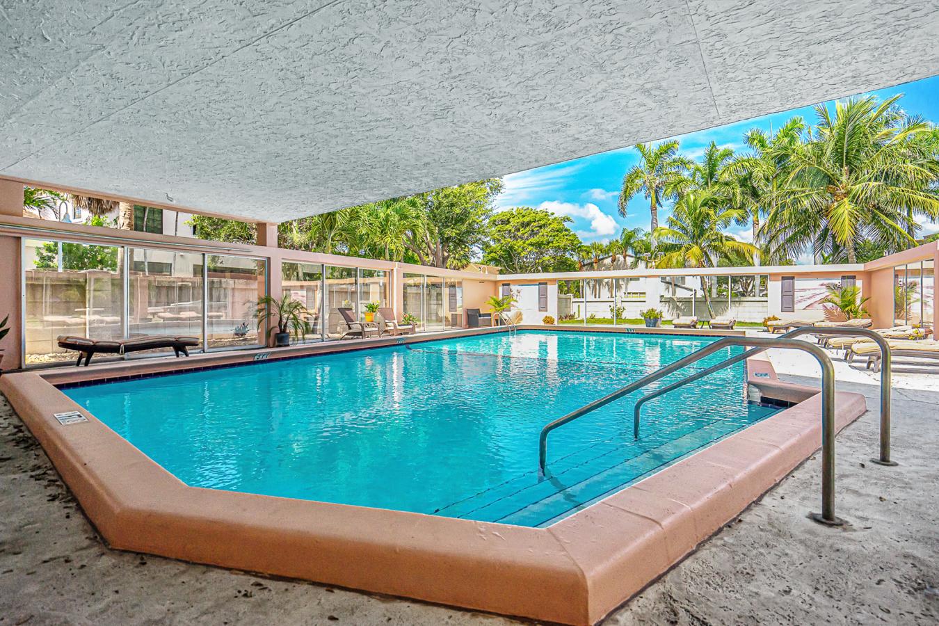 Beach Access from this Lauderdale By The Sea condo makes a great year – image 16