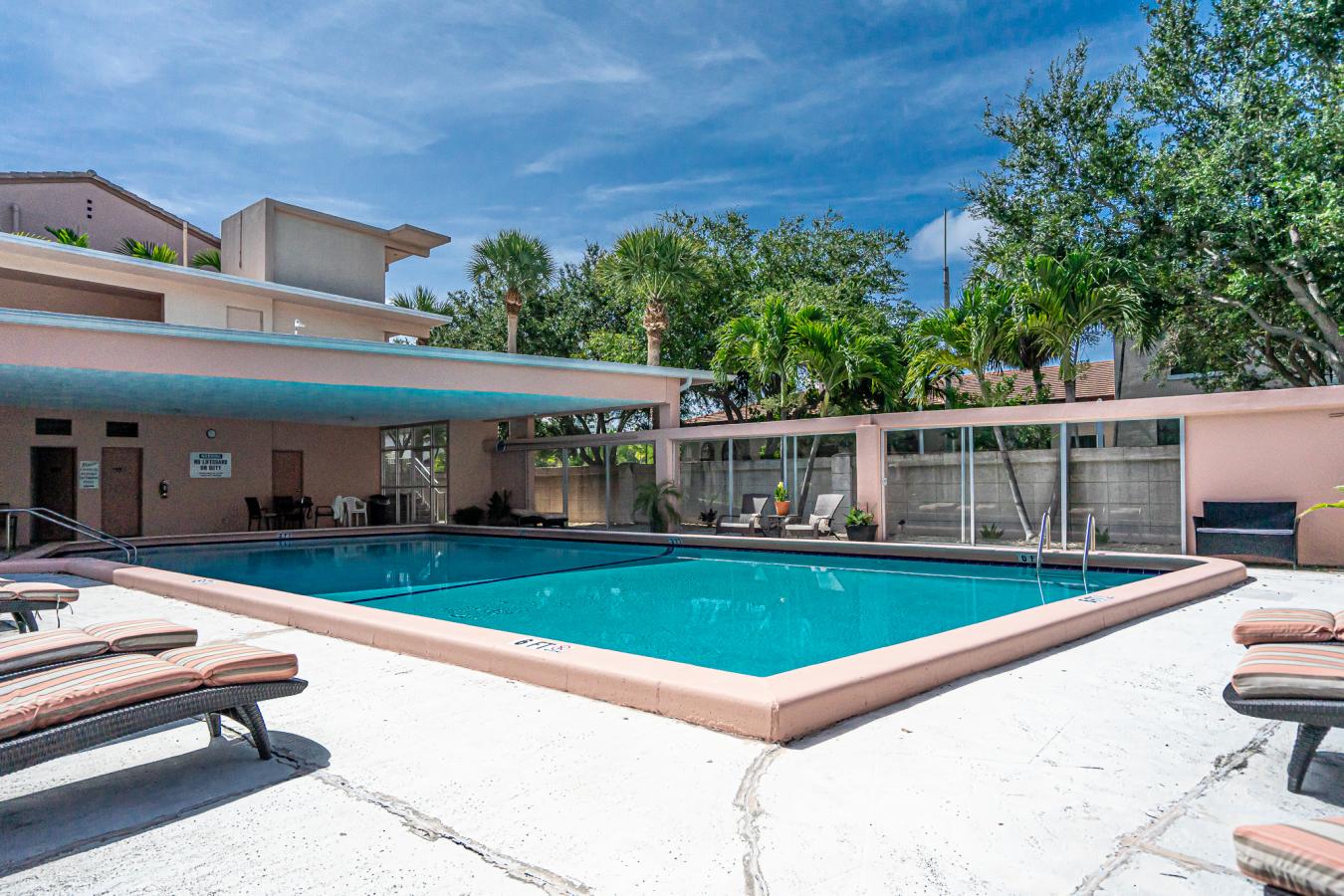 Beach Access from this Lauderdale By The Sea condo makes a great year – image 17