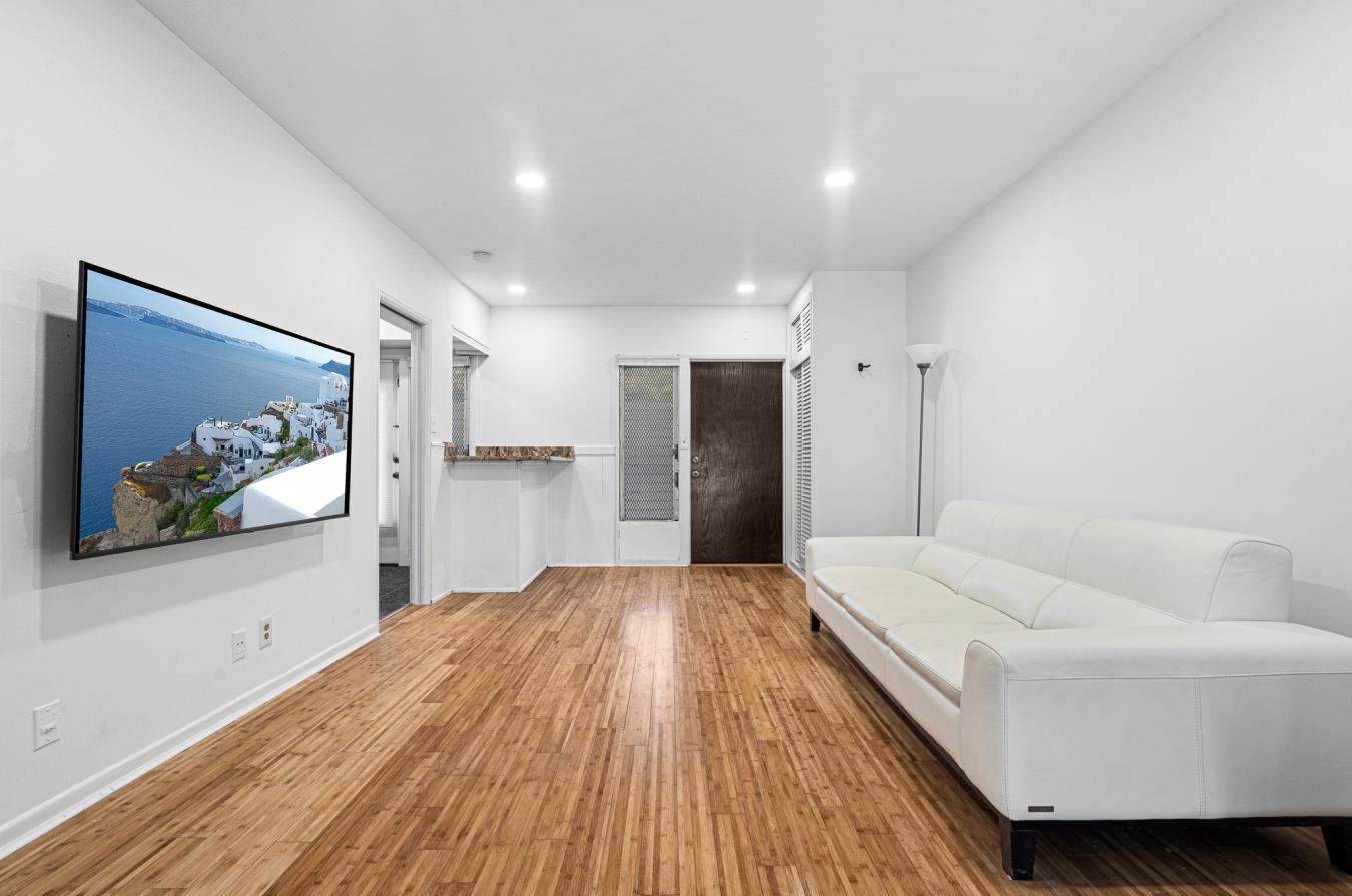 Beach Access from this Lauderdale By The Sea condo makes a great year – image 6