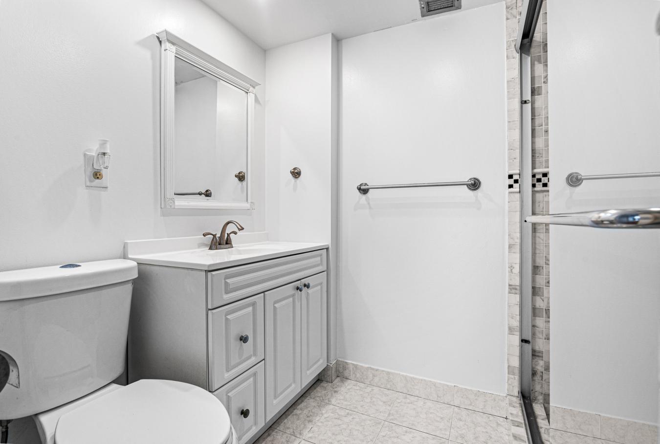Beach Access from this Lauderdale By The Sea condo makes a great year – image 8