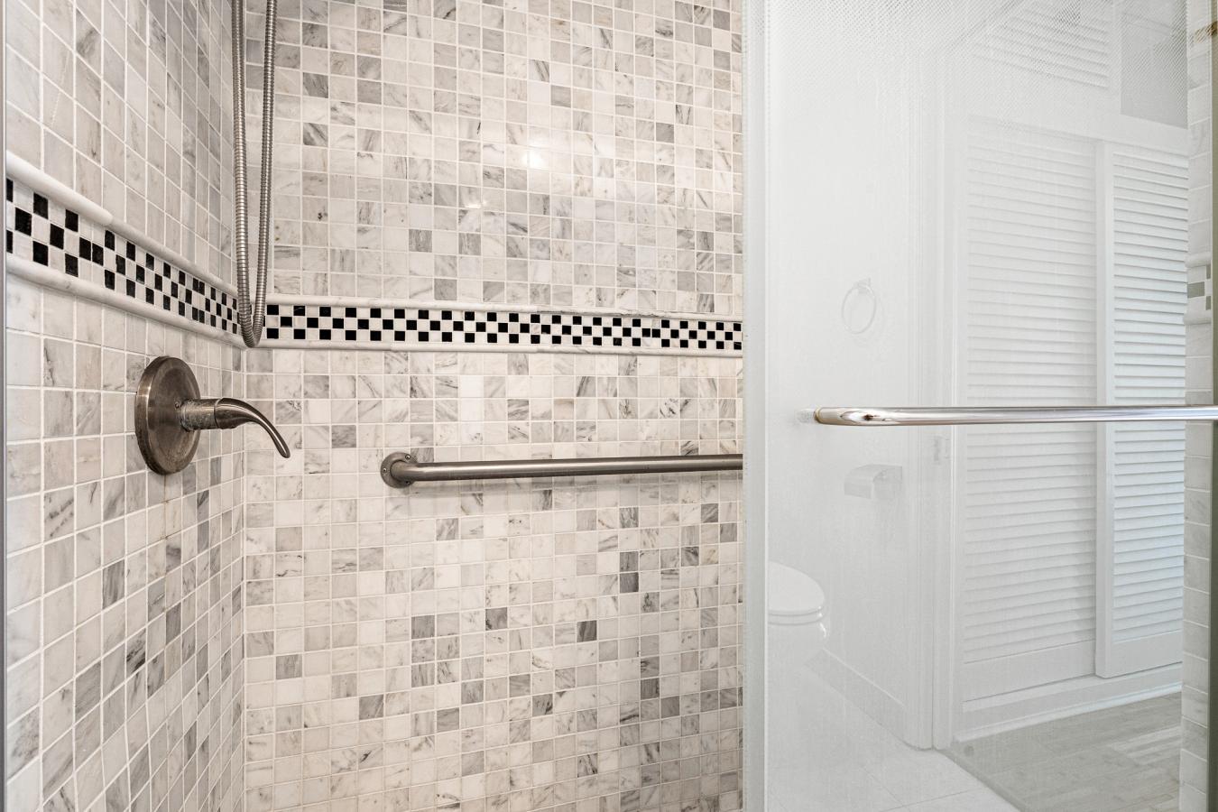 Beach Access from this Lauderdale By The Sea condo makes a great year – image 10