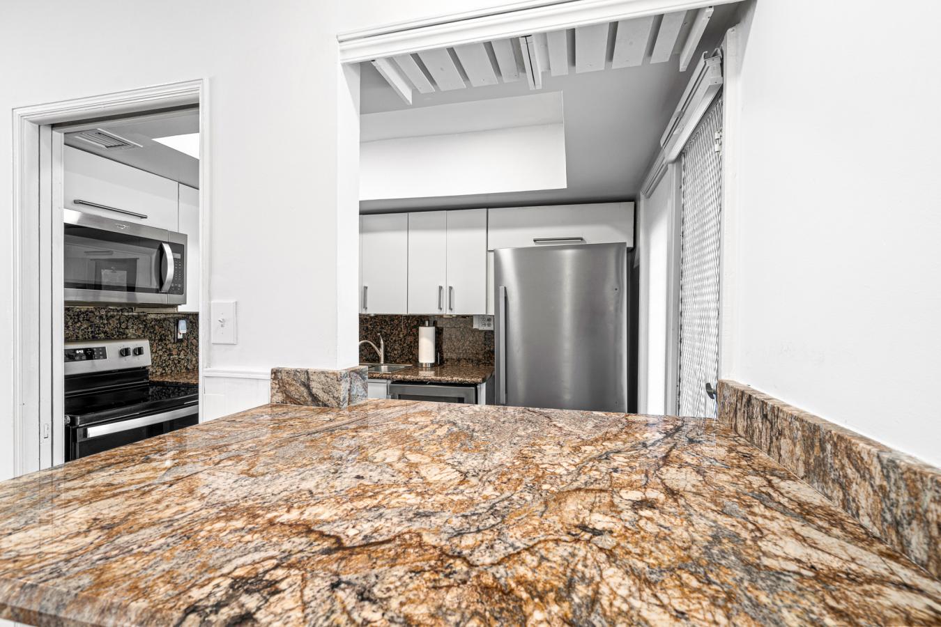 Beach Access from this Lauderdale By The Sea condo makes a great year – image 11