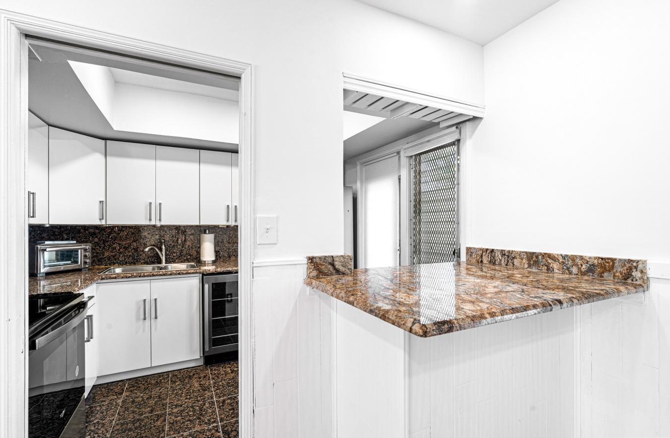 Beach Access from this Lauderdale By The Sea condo makes a great year – image 12
