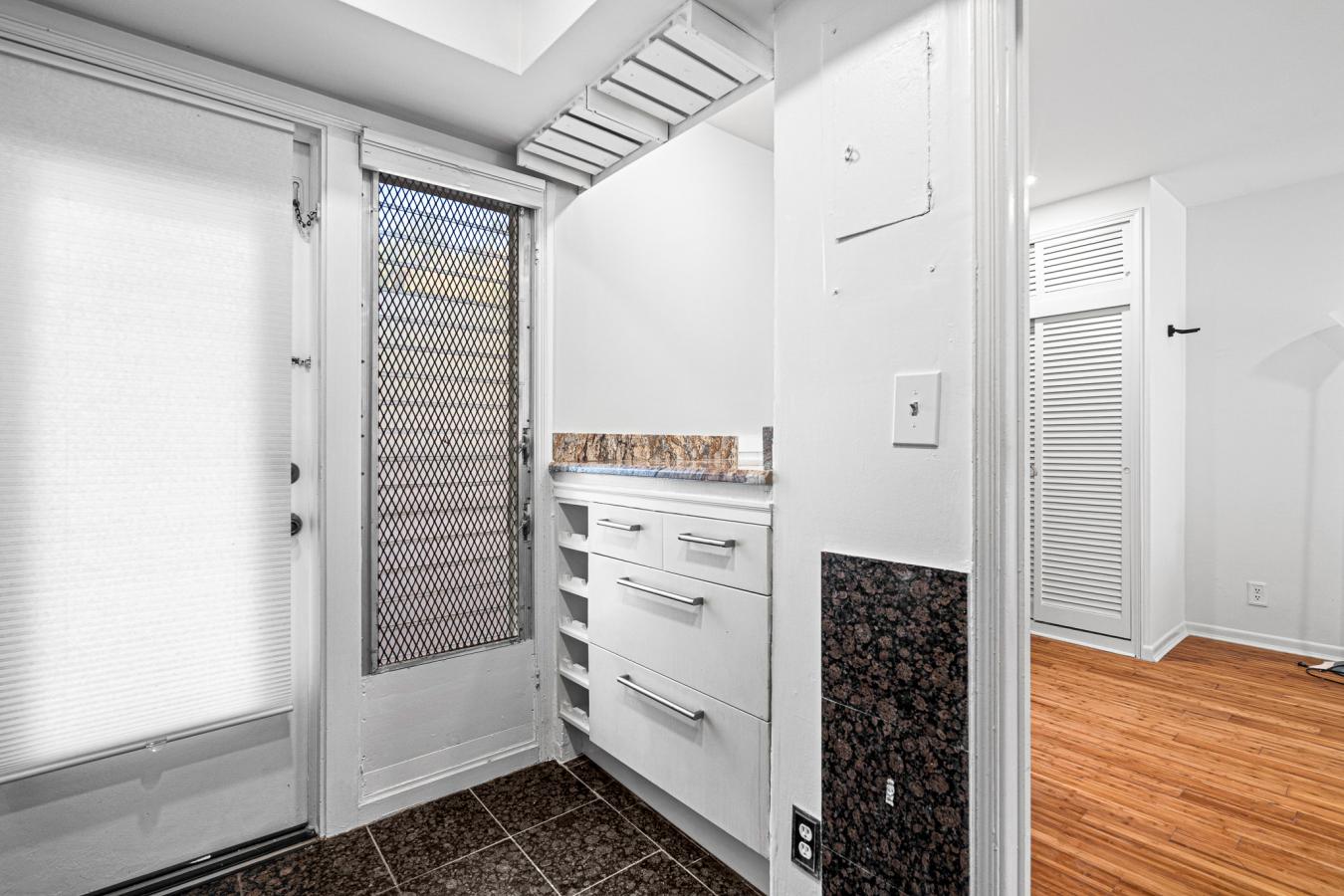 Beach Access from this Lauderdale By The Sea condo makes a great year – image 15