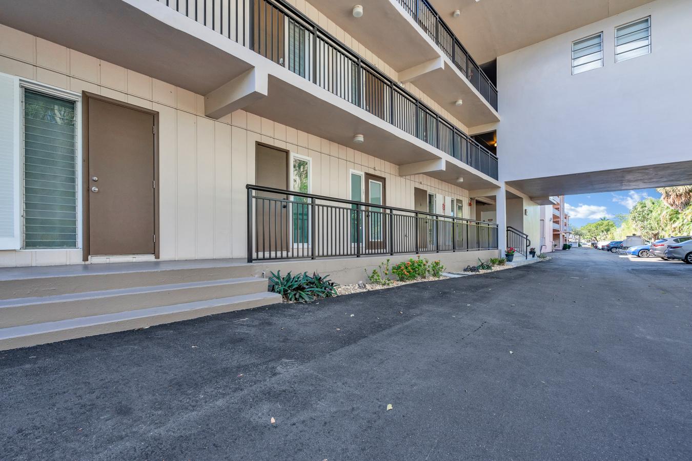 Beach Access from this Lauderdale By The Sea condo makes a great year – image 2