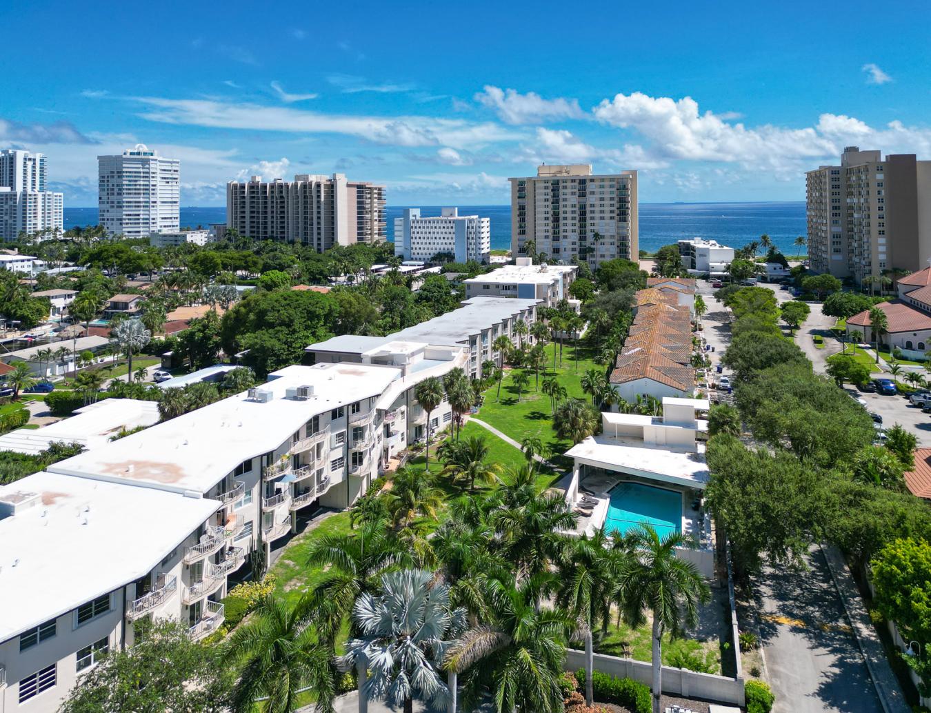 Beach Access from this Lauderdale By The Sea condo makes a great year – image 4