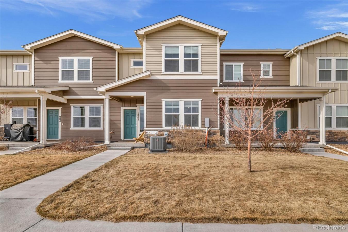 Welcome home to effortless style and comfort in this stunning, newer-b – image 1