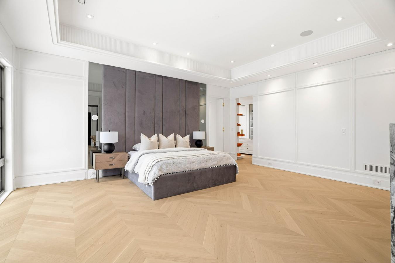 Toronto, ON, M2P 1M6, Canada, 1 Bedroom Bedrooms, ,3 BathroomsBathrooms,Residential,For Sale,2020081