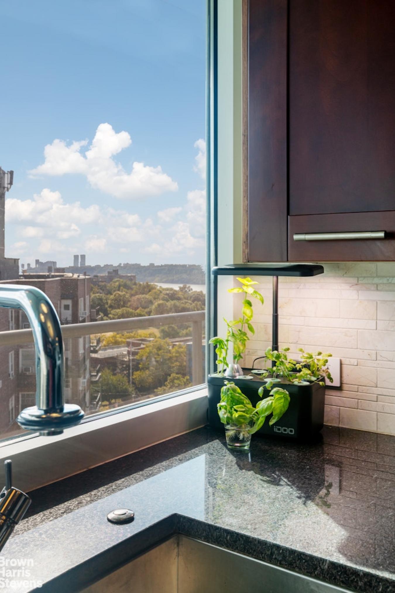 Central Riverdale, New York, 10463, United States, 3 Bedrooms Bedrooms, ,3 BathroomsBathrooms,Residential,For Sale,2020285