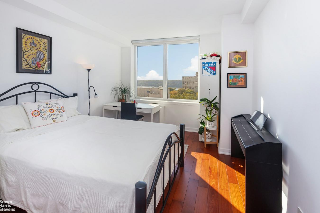 Central Riverdale, New York, 10463, United States, 3 Bedrooms Bedrooms, ,3 BathroomsBathrooms,Residential,For Sale,2020285