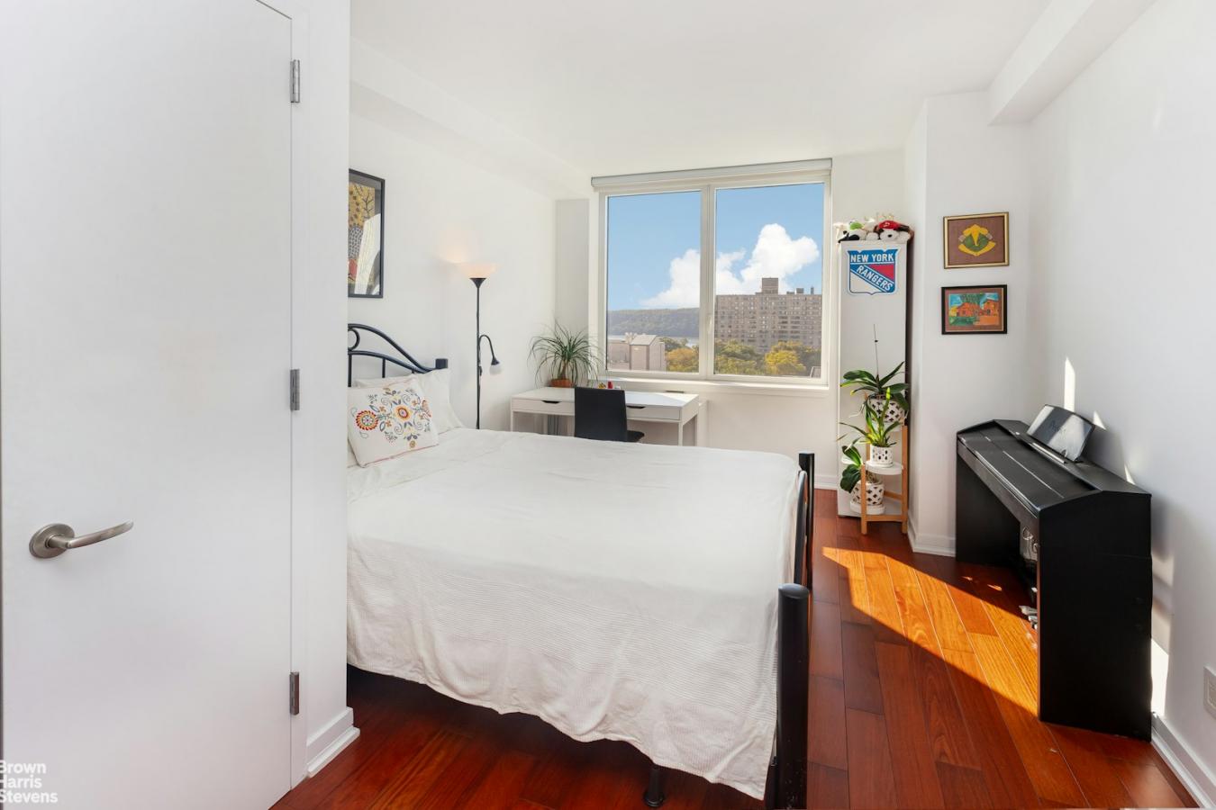 Central Riverdale, New York, 10463, United States, 3 Bedrooms Bedrooms, ,3 BathroomsBathrooms,Residential,For Sale,2020285