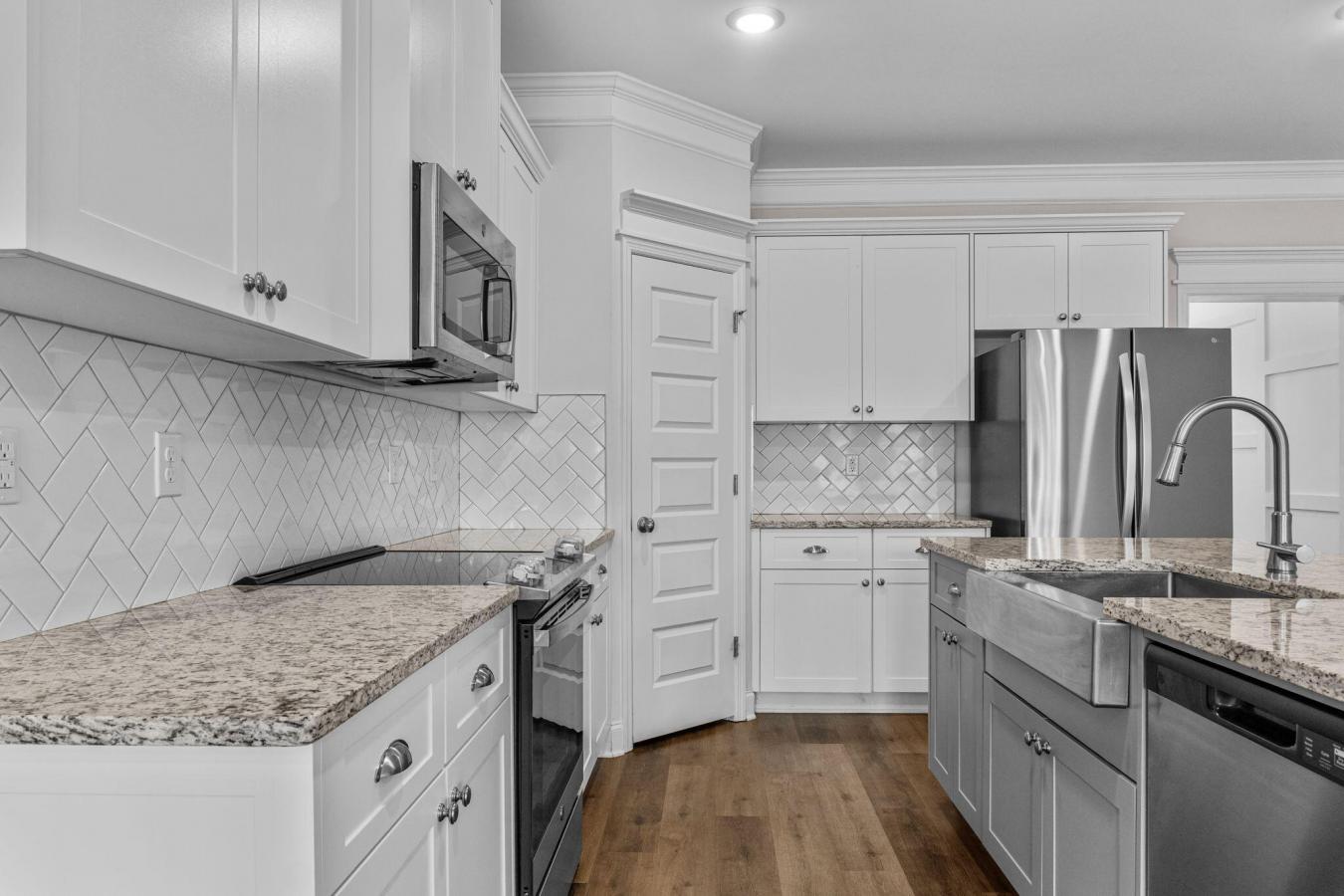 Like-New Luxury Townhome in a Gated Community &amp; Top-Rated Scho – image 9