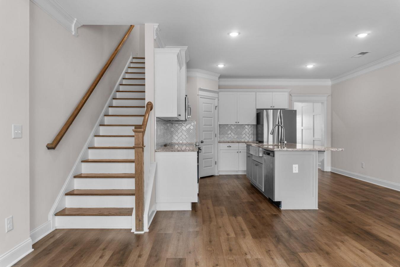 Like-New Luxury Townhome in a Gated Community &amp; Top-Rated Scho – image 12