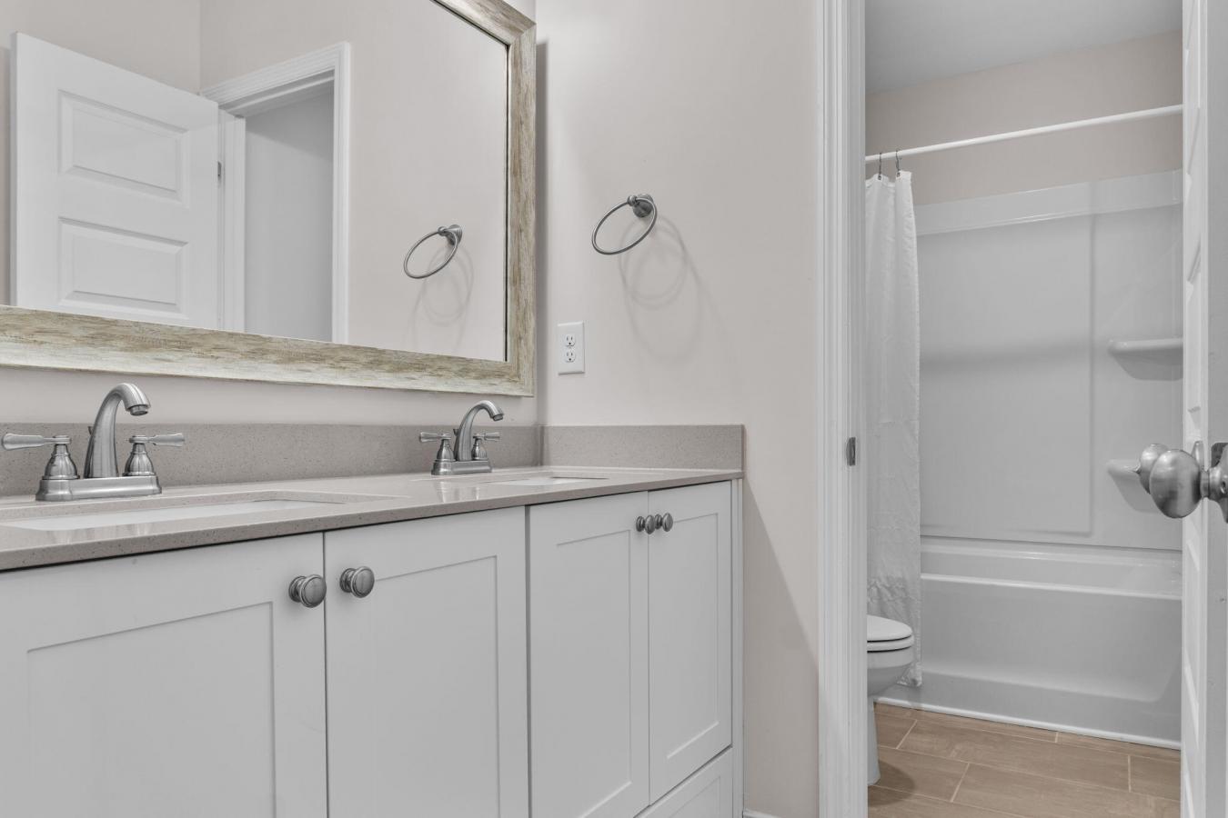 Like-New Luxury Townhome in a Gated Community &amp; Top-Rated Scho – image 14