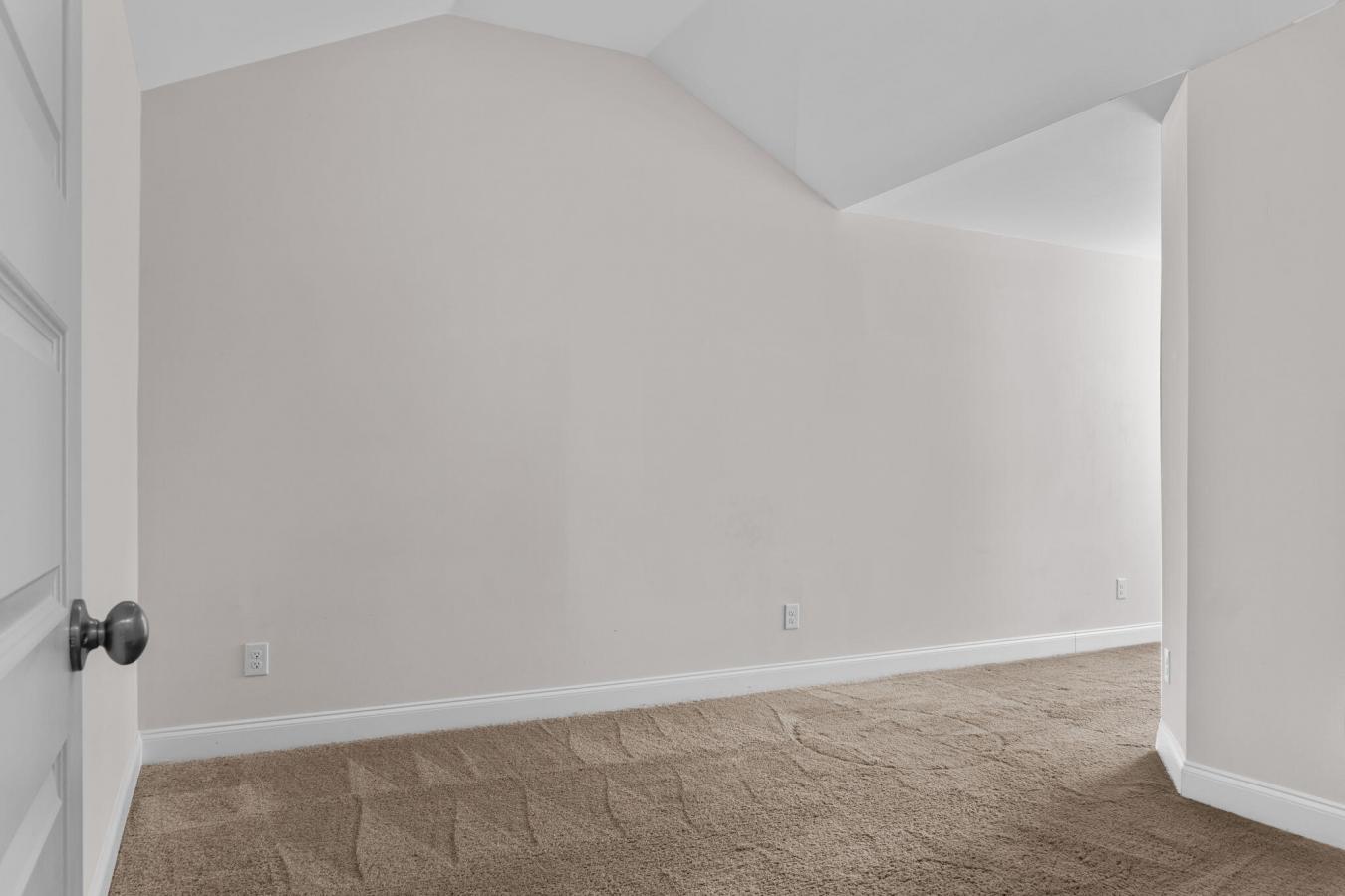 Like-New Luxury Townhome in a Gated Community &amp; Top-Rated Scho – image 16