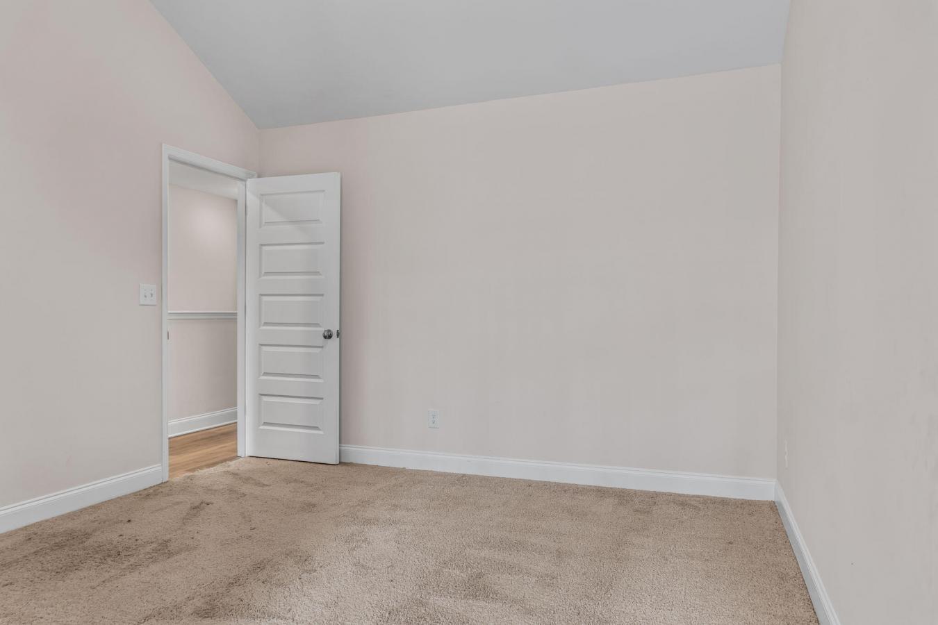 Like-New Luxury Townhome in a Gated Community &amp; Top-Rated Scho – image 18
