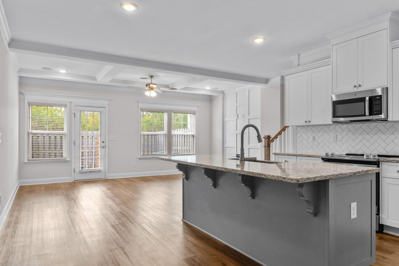 Like-New Luxury Townhome in a Gated Community &amp; Top-Rated Scho – image 5