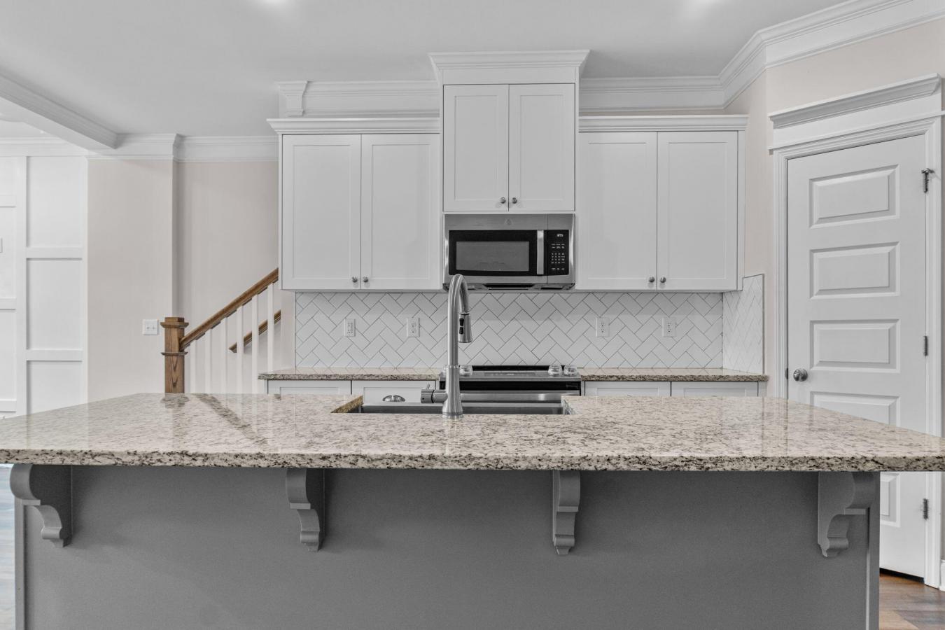 Like-New Luxury Townhome in a Gated Community &amp; Top-Rated Scho – image 6