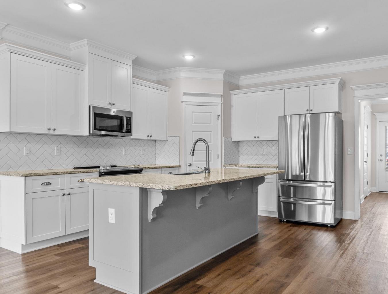 Like-New Luxury Townhome in a Gated Community &amp; Top-Rated Scho – image 7